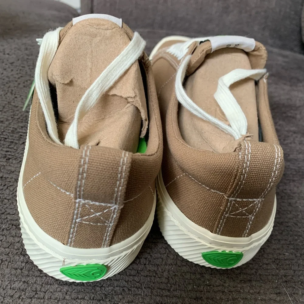 Cariuma OCA Low Burnt Sand Canvas Sneakers NIB 🌴